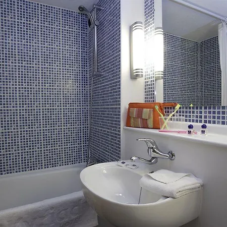 Kyriad Angers Sud Ponts-de-ce Hotell 3*