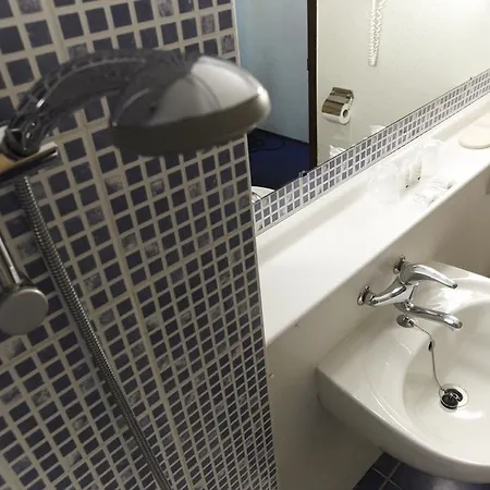 Kyriad Angers Sud Ponts-de-ce Hotell 3*