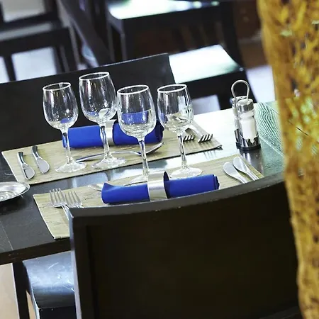 南昂热那桥基里亚德酒店 酒店 莱蓬德塞